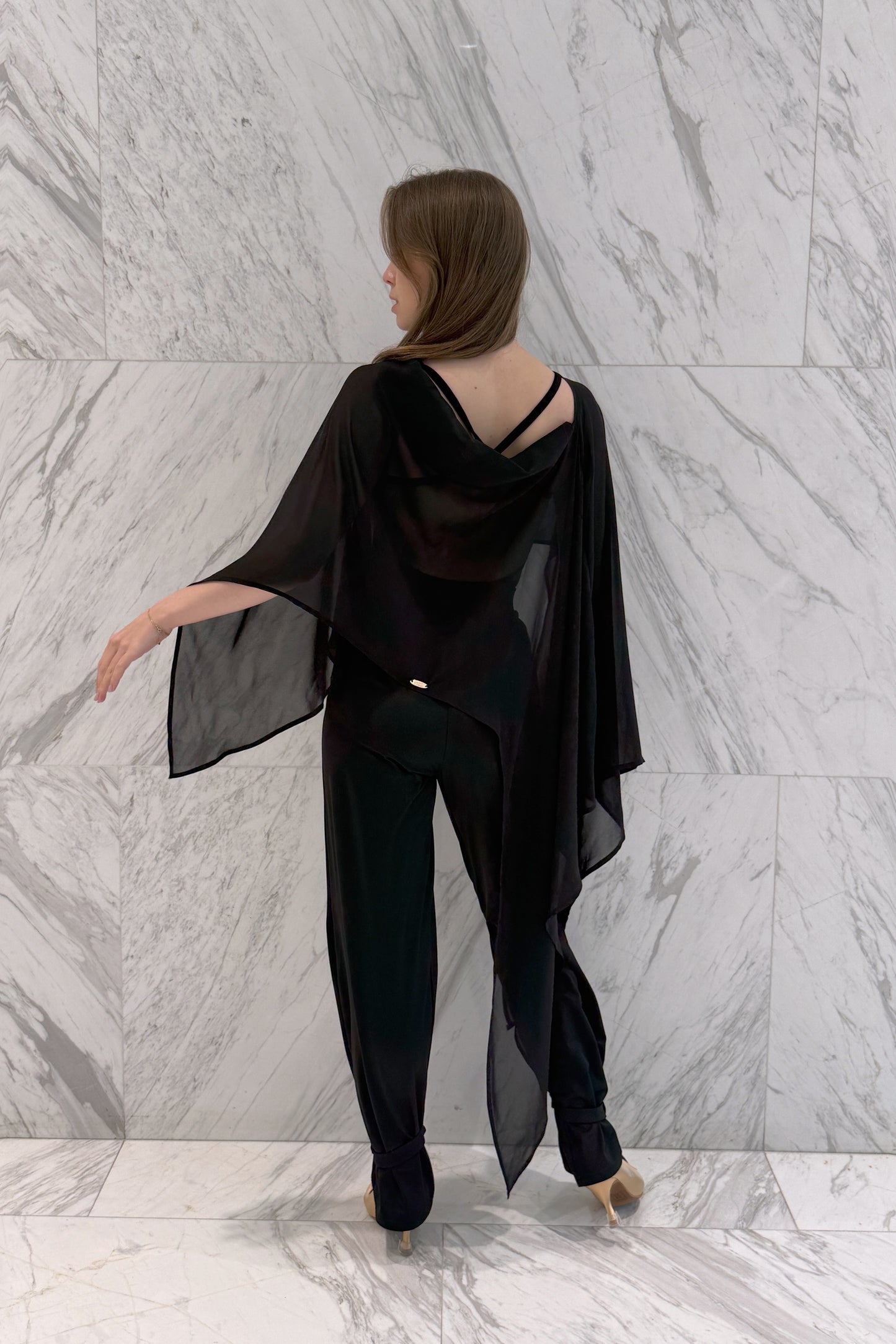 黒のシフォンケープ