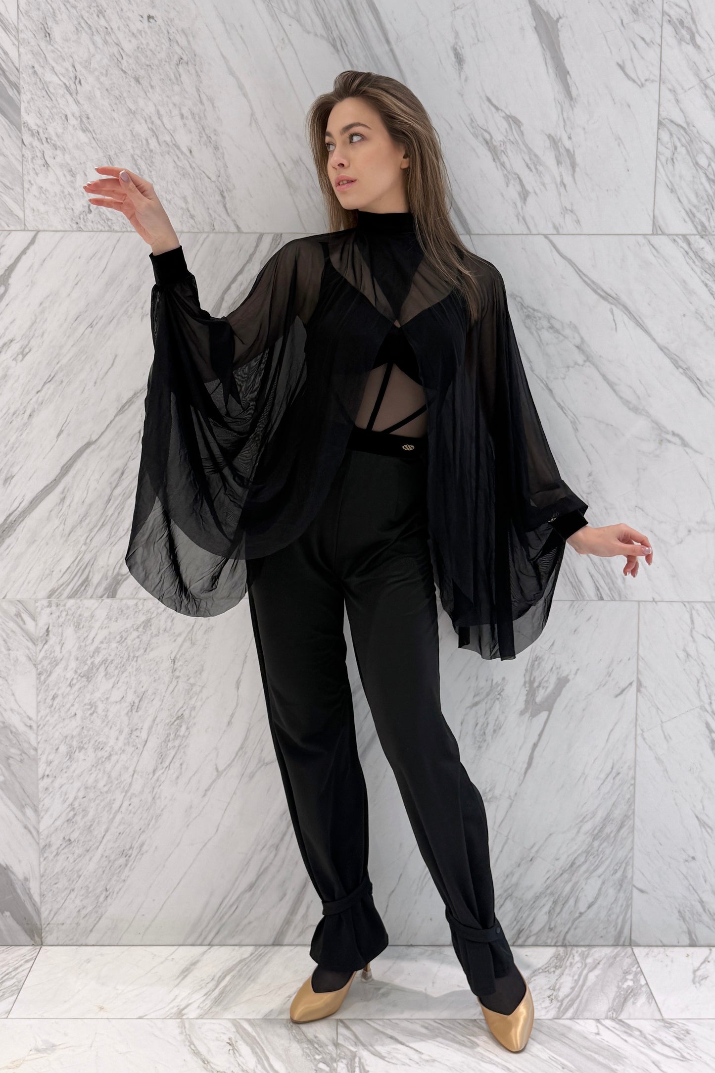 黒いストレッチメッシュのケープボレロ