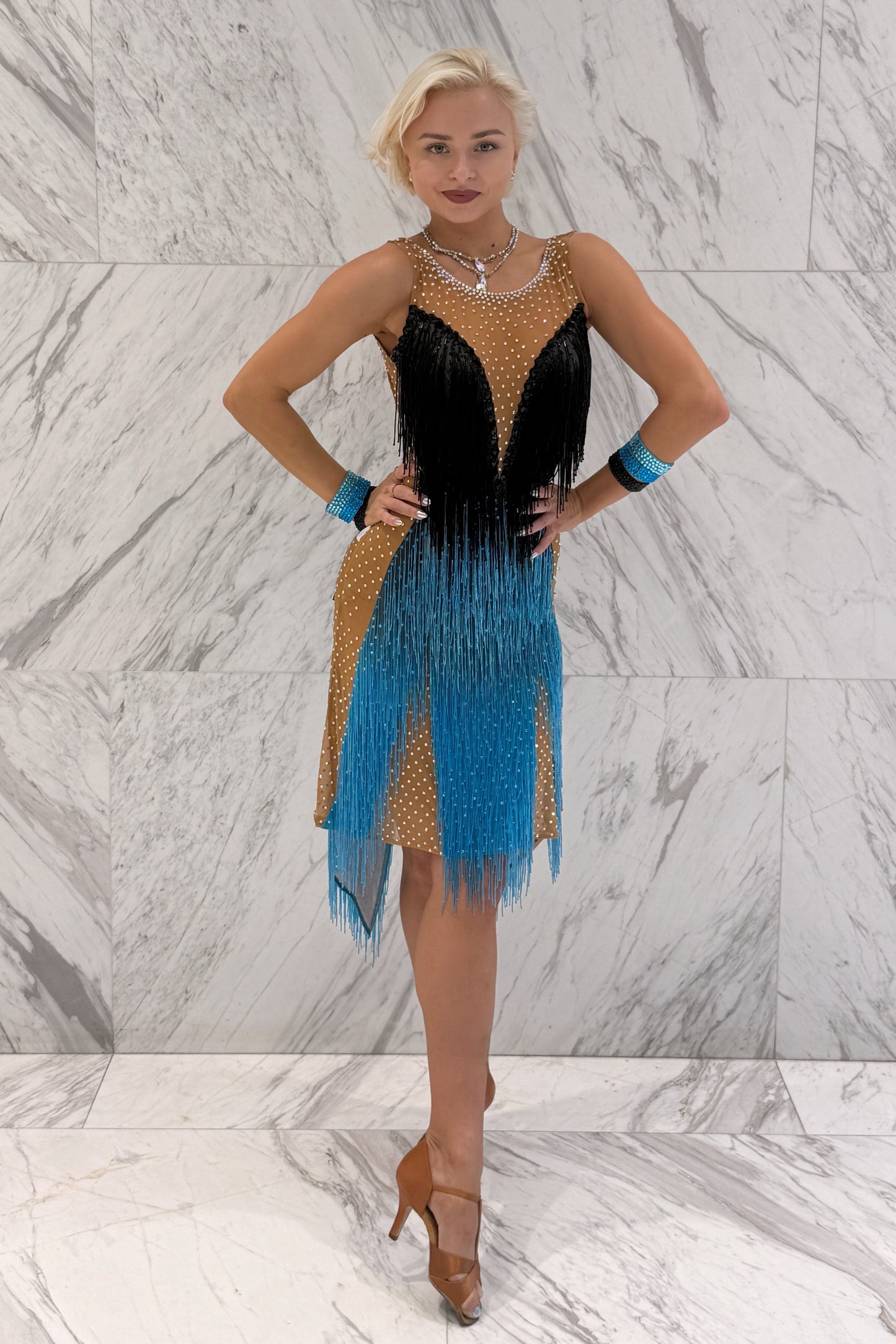 青と黒の競技用ドレス（限定色）